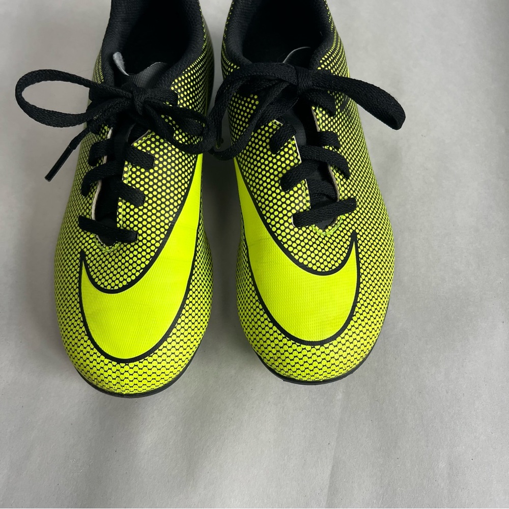 Nike Bravat II FG Soccer Cleats Youth 2.5Y Black Volt Firm Ground Lightweight - Picture 3 of 9
